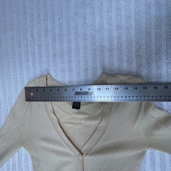 Luxe Arden B Womens Cashmere Knit Cardigan Sweater Size Medium Cream Lightweight - Picture 10 of 10